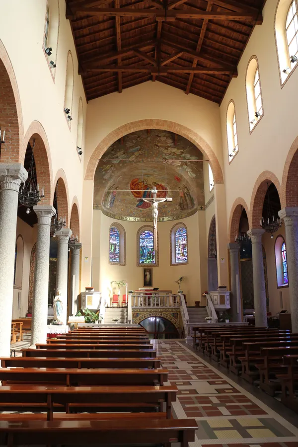 Interno del Santuario, vista da sinistra