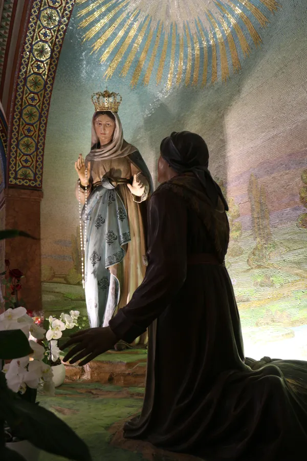 La nicchia della Madonna vista dal basso