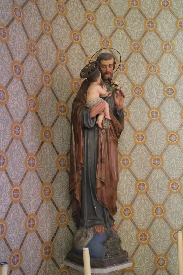 Statua della Madonna con Gesù Bambino